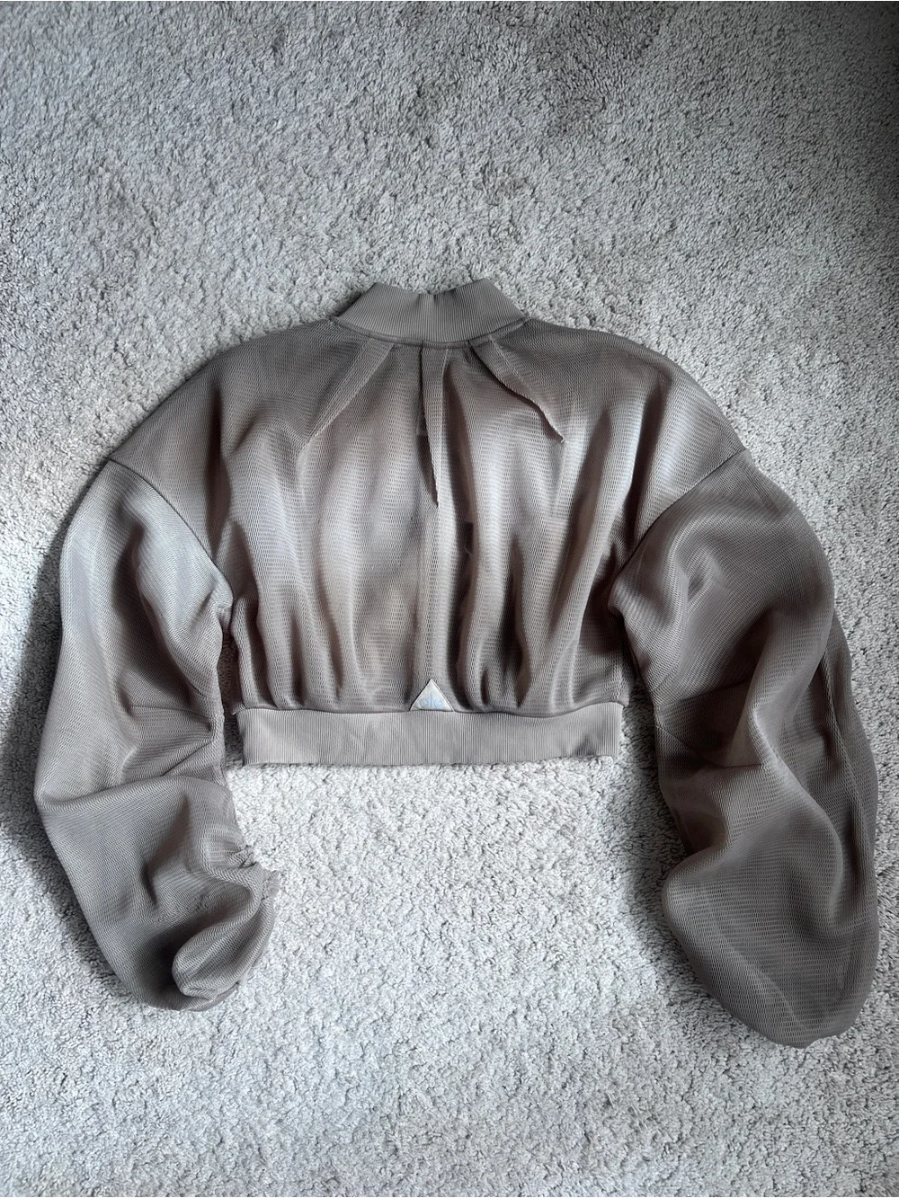 ALO Yoga Mesh Crop Jacket - Gravel - Picture 3 of 6
